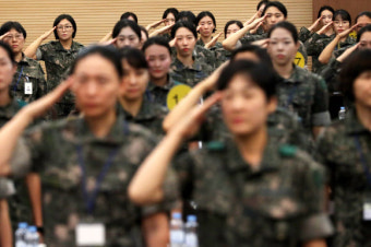 초유의 여군 트랜스젠더 군인 가능할까…실제 여군들의 생각은?