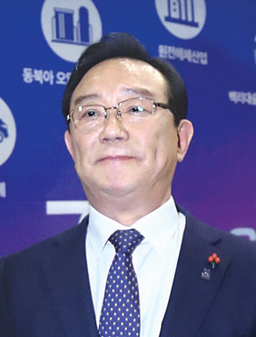 울산시장 선거 개입 사건, 송철호 전 시장과 황운하 의원에 각각 6년과 5년 구형 (총 100자)