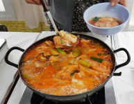칼칼한 국물에 부드러운 식감…인상 험악해도  애주가 녹이네