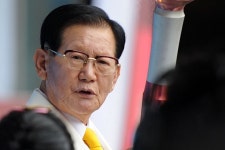 신천지 “이만희 총회장 코로나19 음성”…검사 방식은 안 밝혀