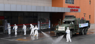 [서울포토] 서울성모병원 응급의료센터 앞 방역