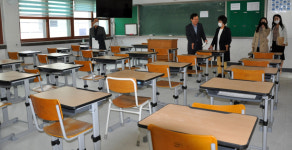 황진희 의원, 등교개학 앞두고 고3교실 현장 점검