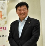 민경욱 “보통 시민의 일상…아내가 전철 타는 법 알려줘”