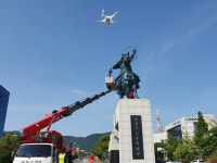 창원 중앙로 최윤덕 장상 동상 세척