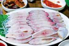 더워야 맛있다, 육해공 보양식