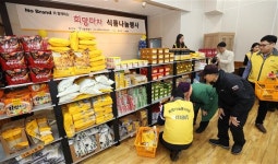 이마트, 홀몸노인에 보양식·선풍기 ‘희망마차’ 씽씽