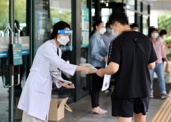 서울아산병원 3개 병실서 6명 확진…파업 전공의들 필수업무 복귀