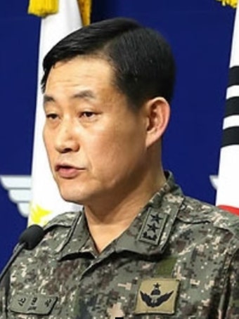 與 “‘추미애 아들 폭로자’ 신원식 사단 참모장 출신”… “뭐가 달라지나”(종합)