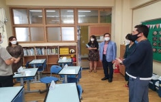 김수규 서울시의원, 원격교육 교원 연수 진행하는 서울 장평초등학교 격려 방문