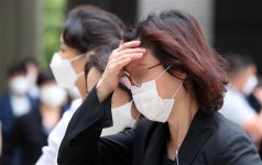 [속보] 정경심, 건강문제 호소 후 법정서 쓰러져…궐석재판 허용