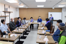 서울시의회 민생실천위원회, 인왕시장·난곡 골목시장 현장방문