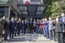 [서울포토] ‘여의도 복귀’ 국민의힘 새 당사 현판식