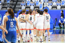 우승팀 잡은 BNK의 반란 여자농구 갈수록 대혼전