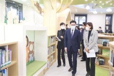 산을 품은 도서관, 자연을 읽는 강동