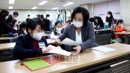 “대통령이 너무너무 미안하대”… 서울맹학교 간 김정숙 여사