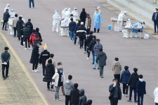 뒤집어진 학교, 학생·교직원 106명 신규 확진…등교중단 8399곳 역대 최다(종합)