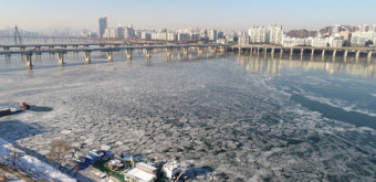[서울포토]한파에 얼어붙은 한강