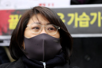 산소호흡기 달고 사는데… “무죄 자신한다면 판사·임원도 써 봐라”