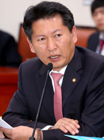 정청래 “약사 아내가 의사 조민 뽑는다? 이러니 기레기”
