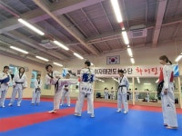 외인구단 일으킨 원더우먼 캡틴…  편견 향해 ‘이단옆차기’