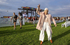 “얼마만의 공연이냐” 할머니도 어깨춤…호주, 음악축제에 덩실덩실