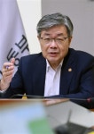 이재갑 고용장관이 냉동·물류창고 찾은 까닭은