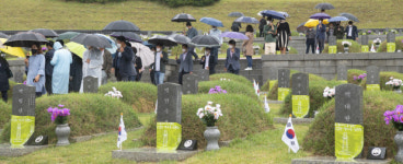 ‘기억되지 않는 역사는 되풀이 된다’...5·18추모 열기 고조