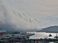 [여기는 남미] 거대한 쓰나미?…칠레 해안가 밀려든 ‘기묘한 구름’