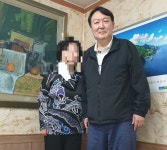 윤석열 어깨동무한 식당 여주인 “성희롱? 정치인 수준 한심” [이슈픽]