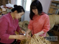 “짚은 우리 의식주와 뗄 수 없는 불가분의 관계… 올가을 시흥서 첫 전국 짚풀공예대회 열 계획”