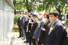 국가유공자 가정에 ‘명패’ 부착…  호국영웅·유족 예우하는 구로