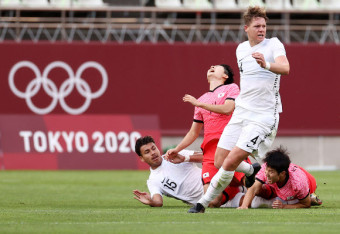 올림픽 축구, ‘최약체’ 뉴질랜드에 0-1 충격패 속 매너 논란…일본은 승리
