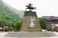 숨겨진 新단양팔경, 멀리 보아야  예쁘다