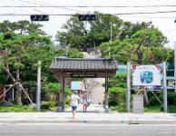 해를 품은 붉디붉은 만… ‘상생의 두 손’ 뜨겁네