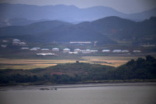 [서울포토] 오두산전망대에서 바라본 고요한 북한 기장동 마을