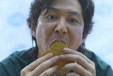 ‘오징어 게임’ 이정재 “달고나, 이렇게까지 처절하게 핥아야 했나”