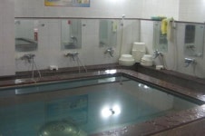 “남탕 구경할 수 있는 곳” ‘남탕 알몸 몰카 SNS 유포’ 작성자 추적 중