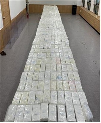 검찰, 1400억원 상당 역대 최대 코카인 압수·폐기…부산신항 통해 밀반입