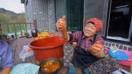 투박하지만 잊지 못하는 그 맛… 시골 할머니의 소박한 한 끼