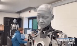 표정부터 몸짓까지…사람과 놀랄 만큼 비슷한 휴머노이드 로봇 등장