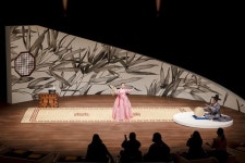 여름 폭염에도 머플러… 60여년 세월 갈고닦은 코시국 달래는 속풀이