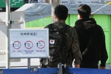 [속보] 군부대 확진 25명 중 23명 돌파감염…군 누적 1500명 돌파감염