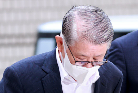SK네트웍스 전 회장 최신원, 횡령 및 배임 혐의로 징역 2년 6개월 확정		    		