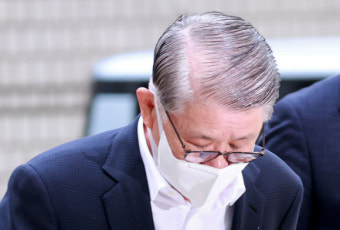 SK네트웍스 전 회장 최신원, 횡령 및 배임 혐의로 징역 2년 6개월 확정		    		