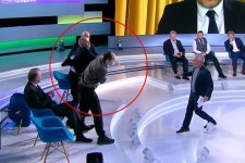 “푸틴은 범죄자냐”…우크라 TV토론 생방송 중 난투극(영상)