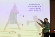 날씬한 스트라이크존 넓히니… 삼진 늘고 볼넷 줄었다