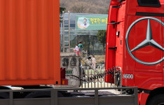 [새벽·총알배송의 역습-상]물류창고 옆 학교, 경기 용인·서울 강서 최다