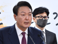 尹 법무장관 한동훈 지명에…민주 “즉각 철회해야” “말문 막혀”(종합)