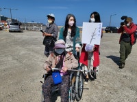 벚나무와의 40년을 기억하마… 제성마을 할머니들의 슬픈 위로