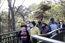 장애물 없는 신정산 둘레길… ‘힐링 명소’ 양천